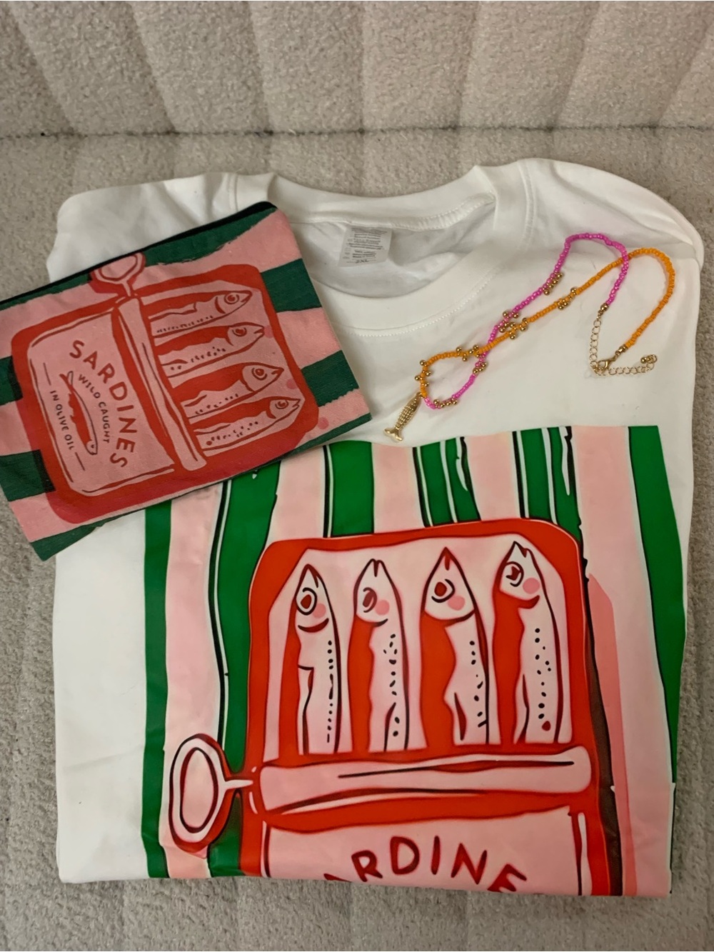 BUNDLE! Graphic Women’s Sardines Oversized Shirt, Matching Bag & Necklace! 🎏